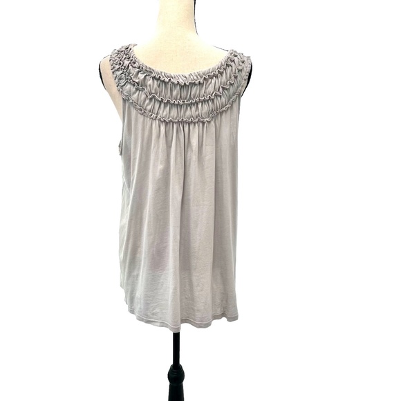 ANTHROPOLOGIE TEE PARTY LIGHT GRAY RUFFLED ELASTIC NECK LOOSE FIT TANK TOP - Picture 3 of 14